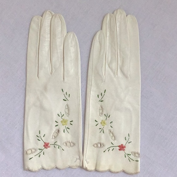 Accessories - Vintage leather gloves.